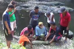 Warga Ngawi temukan fosil tulang yang diduga paha gajah purba
