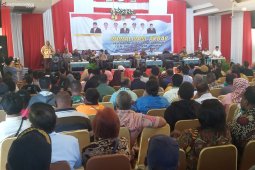 Gubernur Mandacan ajak warga dukung pengembangan ruas Essausesa-Maruni