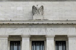 Fed pertahankan suku bunga terendah mendekati nol di tengah kejatuhan COVID-19