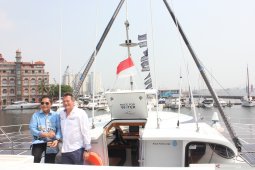 Kapal Swiss "Race for Water" kampanye hentikan sampah plastik di laut
