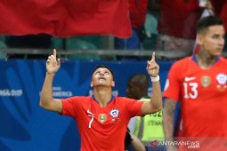 Sanchez sebut dirinya bermain sembari tahan rasa sakit di engkel