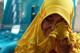 Kesedihan, penantian dan "kegilaan swafoto" warga