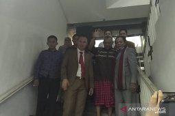 Eggi Sudjana bersyukur  nikmati udara bebas usai penangguhan dikabulkan