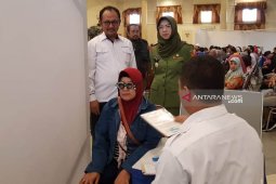 Jamkrindo bagikan ratusan kacamata gratis di Ponorogo