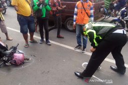 Kecelakaan beruntun, satu orang tewas terlindas mobil