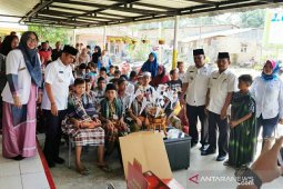 Sunat massal di Labura juga diikuti anak-anak non-Muslim