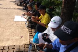 Massa keluhkan sinyal untuk nonton "Streaming" sidang putusan
