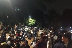 Pendukung Prabowo-Sandi berkumpul di Jalan Kertanegara