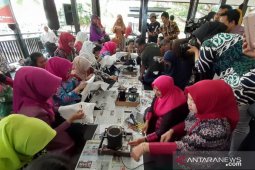 Kurangi Penggunaan Plastik, Pokja II Dilatih Membatik