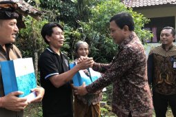 Seluruh Kepala Keluarga Tabanan tersambung listrik PLN