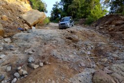 Kondisi jalan lintas Kabupaten Abdya- Gayo Lues memprihatinkan