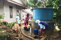 Warga kesulitan air bersih dampak kemarau di Tasikmalaya