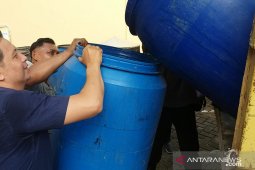 Polres Singkawang gerebek pabrik pembuatan arak