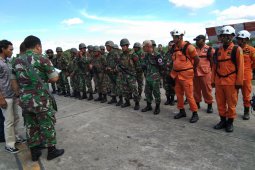 Puluhan anggota SAR gabungan menuju Oksibil cari helikopter MI 17