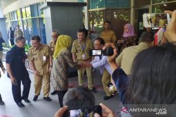 Khofifah jenguk Risma di Graha Amerta