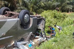 Bus Pontianak-Sampit terbalik di Lamandau, tiga korban tewas