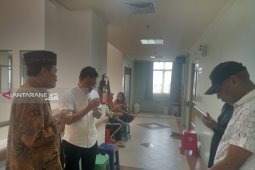 Ketua Muhammadiyah Surabaya besuk Wali Kota Risma