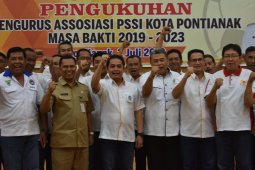 Bahasan kukuhkan 47 pengurus asosiasi PSSI Kota Pontianak