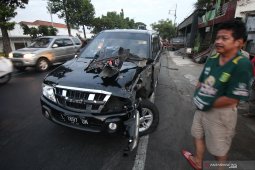 Mobil Tertabrak Lokomotif