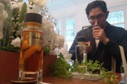 Agar wangi parfum awet di badan, ikuti lima langkah ini