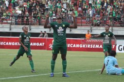 Persebaya kalahkan Persib Bandung 4-0