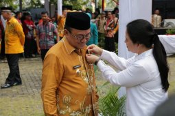 Bupati Tabalong terima Satya Lencana Pembangunan