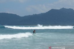 Kompetisi selancar kembali digelar di Pulau Merah Banyuwangi