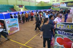 Pengunjung padati kontes arwana super red Kapuas Hulu