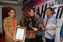 Tanah Bumbu terima penghargaan tertib wajib pajak