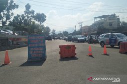 Jalur Puncak-Cianjur ditutup antisipasi arus kendaraan macet total