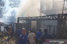 Kebakaran hanguskan tiga rumah di Sario Mando