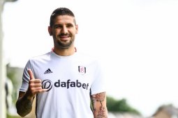 Terdegradasi, Mitrovic tetap setia dengan Fulham