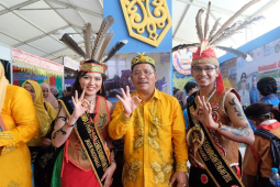 Bupati Sekadau Hadiri Puncak Peringatan Hari Keluarga Nasional XXVI