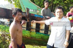 Lima perahu nelayan karam diterjang ombak