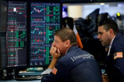 Wall Street turun