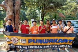 Suporter 'Budak Oranye Indung Sunda' tiba di GBK sejak pagi