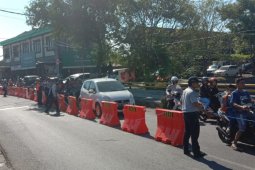 Dishub Denpasar pasang pembatas jalan di Taman Pancing-Pulau Galang