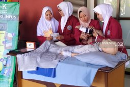Mahasiswa UMS ciptakan inovasi sarung tangan infus untuk anak