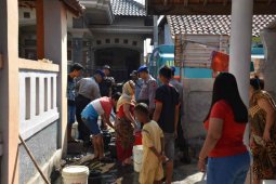 BPBD Cirebon salurkan bantuan air bersih ke desa yang alami kekeringan