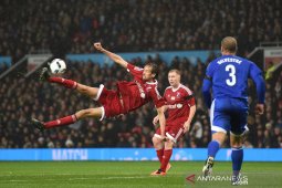 Peter Crouch umumkan pensiun lewat  cuitan di Twitter