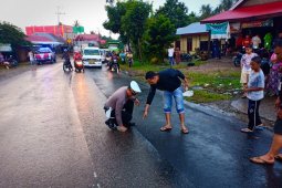 Motor sempat selip, Ibu dan anak tewas tergilas truk Hino