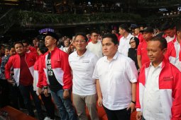 Kaum milenial pendukung Jokowi dan Prabowo membaur dalam merah putih
