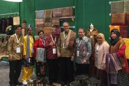 BI Kalbar kenalkan tenun Lunggi Sambas di Karya Kreatif Indonesia 2019
