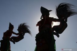 Tari Seribu Barong