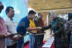 Belasan korban kebakaran di Surabaya dapat bantuan dana perbaikan rumah