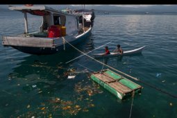 Penanganan sampah laut