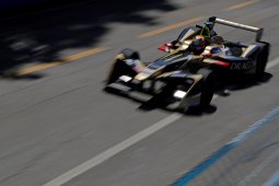 Vergne juara ganda pertama  Formula E