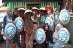 BNNP  ingatkan bahaya narkoba melalui pedagang Pasar Terapung
