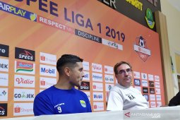 Pelatih Persib terkejut kartu kuning untuk Bojan dan "Jupe"
