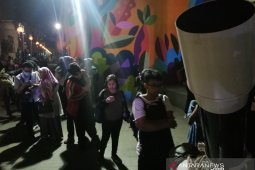 Masyarakat antre tonton gerhana bulan di Planetarium